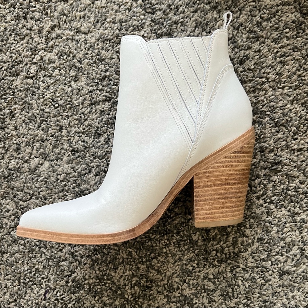 Marc Fisher Ivory Boots SIZE 7